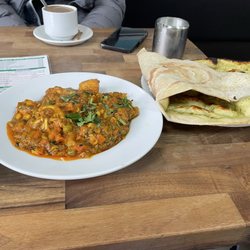Kebab Mahal - Chicken Vegetable Curry Garlic Nan