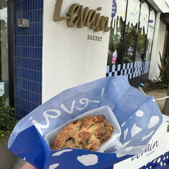 Levain Bakery - Chocolate Chip Walnut Cookie - Bakeries Near Me - Venice, California Levain Bakery - Chocolate Chip Walnut Cookie - Bakeries Near Me - Venice, California