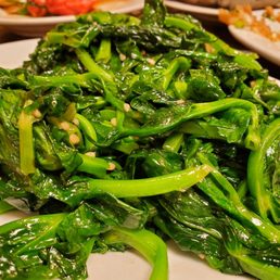 Brasied Pea Pod Stems with Dried Scallop, Crab Meat and Roe