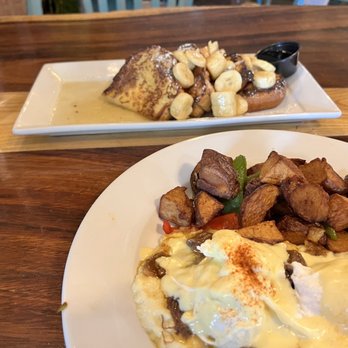 Farmer's Table - Third time after I sent fist dish back two times. House Potatoes a little more cooked but not much new Short Rib Benedict - New American Near Me - La Mesa, California