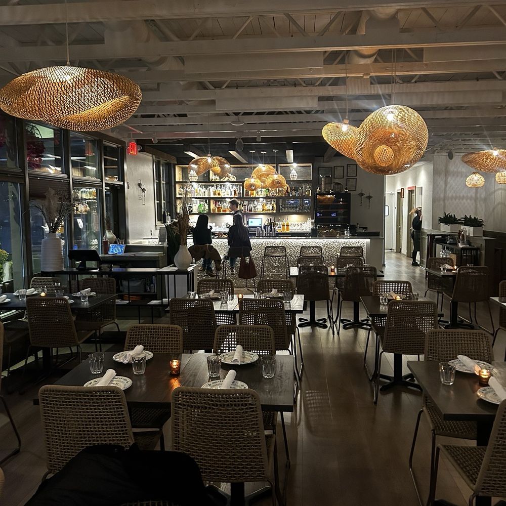 Avli - Interior - Greek Near Me - Milwaukee, Wisconsin