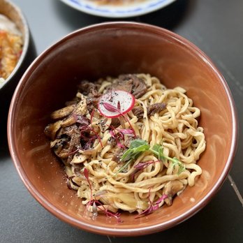 Gon Bui Restaurant Bar - Dan Dan noodles - Chinese Near Me - Laval, Quebec