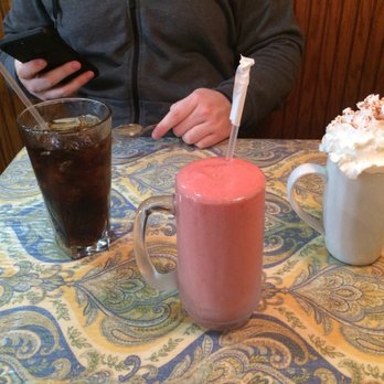 Le Peep Restaurant - Cinnamon roll latte, smashing smoothie, and Dr Pepper - Breakfast & Brunch Near Me - Peoria, Illinois