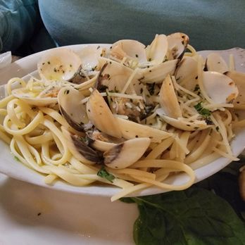 Portabellas - Clams Linguine, nicely done! - Italian Near Me - Foley, Alabama