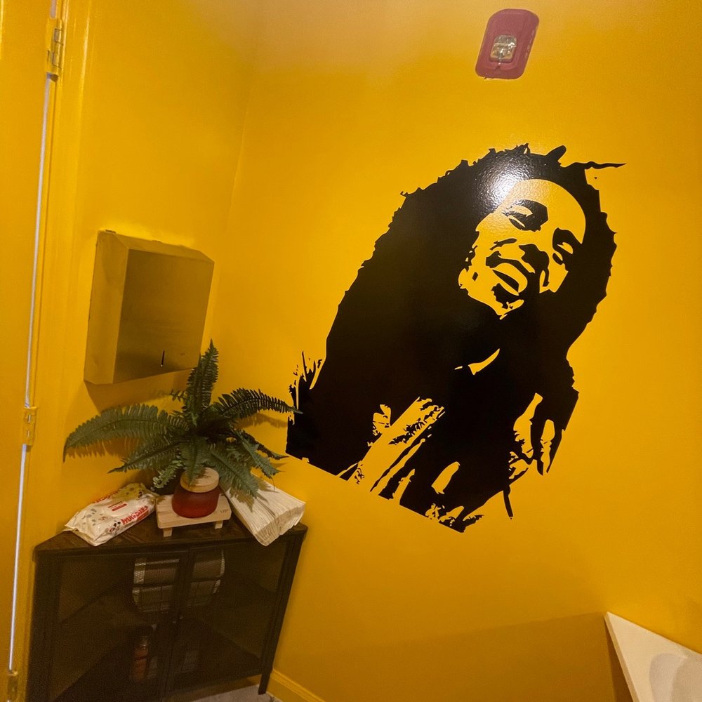 R'SZN Jerk Center - Bathroom - Caribbean Near Me - Irvington, New Jersey R'SZN Jerk Center - Bathroom - Caribbean Near Me - Irvington, New Jersey