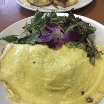 Guieb Cafe - Da Local Omelette - very satisfying ordered with toss salad dressing was delish - New American Near Me - Honolulu, Hawaii