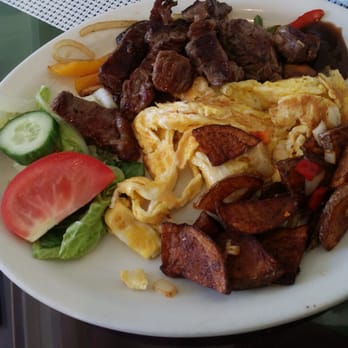 Chez Barbe - a plate of food on a table - Breakfast & Brunch Near Me - Gatineau, Ontario