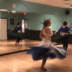 Rock Star Dance Studio - Belly dancing beautiful goddesses in action!