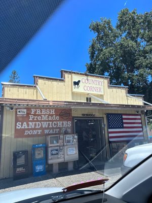 Bob’s Country Corner by null
