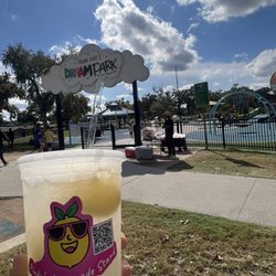 Pinkys Lemonade Stand - Outside the park
