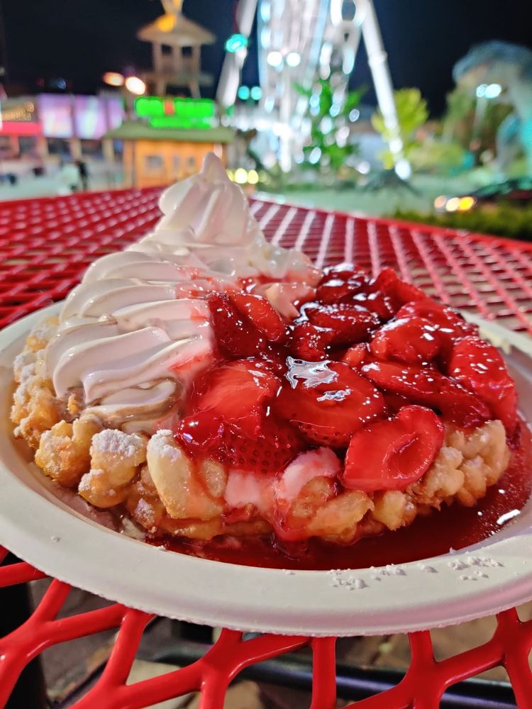 FUNNEL CAKES Updated October 2024 4960 Clifton Hill, Niagara Falls