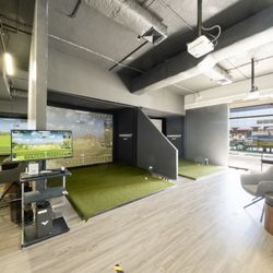 Flighted Golf Sim - 8 stalls Indoor virtual golf range, welcome walk in or easily book online