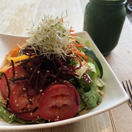 House salad and 16oz green juice House salad and 16oz green juice