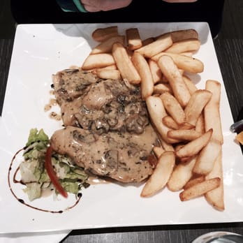 Le Vinci - Chicken in Mushroom sauce - Cafes Near Me - Amboise, 37