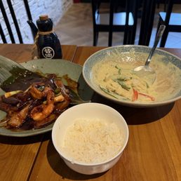 Green Curry chicken and Eggplant with shrimp (the portion in this picture is 1/2 eaten, btw). Green Curry chicken and Eggplant with shrimp (the portion in this picture is 1/2 eaten, btw).
