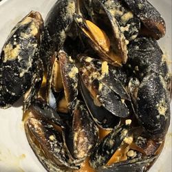 Mrs Crab - Black mussels