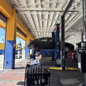 Jesus Auto Repair - Work station - Auto Repair Near Me - Los Angeles, California Jesus Auto Repair - Work station - Auto Repair Near Me - Los Angeles, California