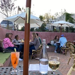 HANK’S DOWNTOWN DIVE - Updated July 2025 - 134 Photos & 98 Reviews