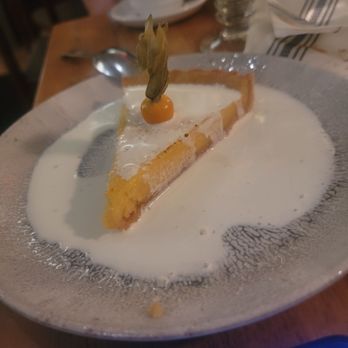Le Lapin Sauté - Salted honey pie - French Near Me - Quebec City, Quebec Le Lapin Sauté - Salted honey pie - French Near Me - Quebec City, Quebec