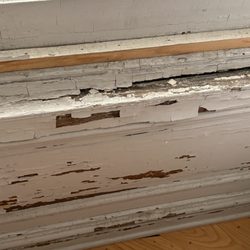 Washington Park Inn - Window frame