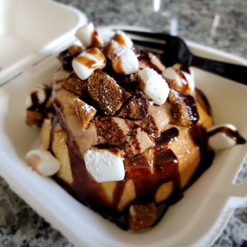 Cinnaholic - Hot cocoa roll - Desserts Near Me - Corona, California Cinnaholic - Hot cocoa roll - Desserts Near Me - Corona, California