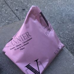 Robert Vannier Patisserie Liberte - This is how they pack your dessert