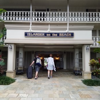 Aston Islander on the Beach - entrance from the parking lot to the lobby/center building - Resorts Near Me - Kapaa, Hawaii