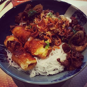 Chez Phung - Le bo bun aux nem maison, avec du bœuf revenu à la citronnelle juste ce qu'il faut - Vietnamese Near Me - Paris, 75 Chez Phung - Le bo bun aux nem maison, avec du bœuf revenu à la citronnelle juste ce qu'il faut - Vietnamese Near Me - Paris, 75