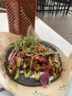 Una Mas on Adams by null