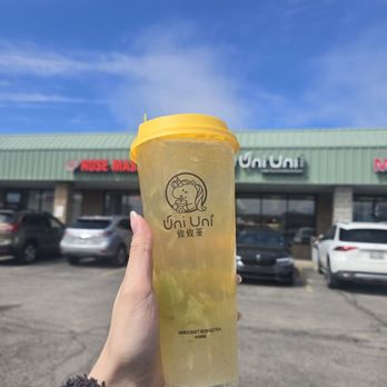 Uni Uni Tea - Crystal white grape with aloe - Bubble Tea Near Me - West Allis, Wisconsin
