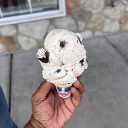 Scoops - Small Cookies and cream cone