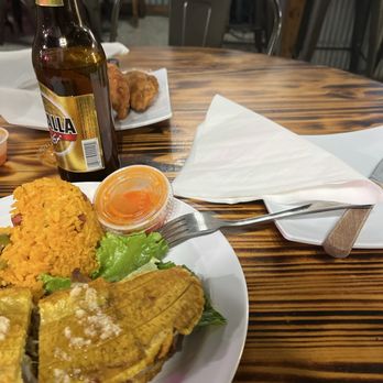 Cafe Rosa - Jibarito w Arroz Con Gandules - Puerto Rican Near Me - Chicago, Illinois