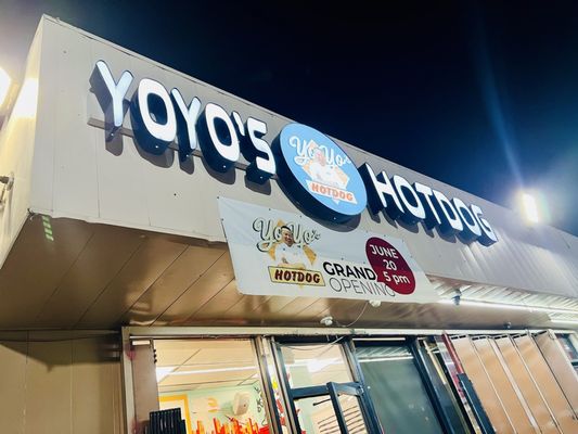 YoYo's Hotdog by null
