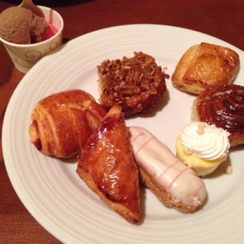 Borgata Buffet - Brunch pastries - Buffets Near Me - Atlantic City, New Jersey
