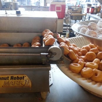 Daily Dozen Doughnut - Bakeries Near Me - Seattle, Washington
