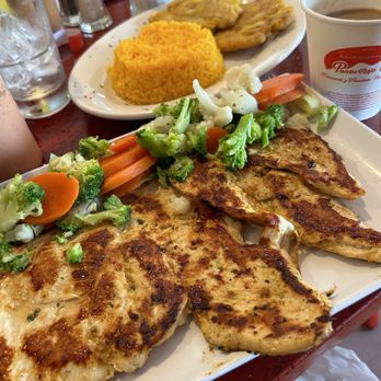 Punto Rojo - Chicken dish.  With fried green plantains. Super hearty. - Colombian Near Me - Clewiston, Florida