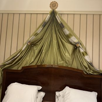 Hôtel Napoléon - tapestry above the beds - Hotels Near Me - Paris, 75 Hôtel Napoléon - tapestry above the beds - Hotels Near Me - Paris, 75