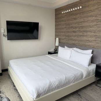 Z Hotel - King bed - Hotels Near Me - Queens, New York Z Hotel - King bed - Hotels Near Me - Queens, New York