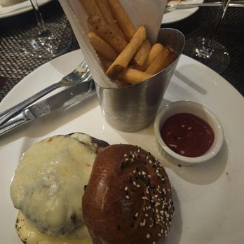 The Capital Grille - Grilled Cheeseburger w/ Caramelized Onions - Steakhouses Near Me - Dunwoody, Georgia