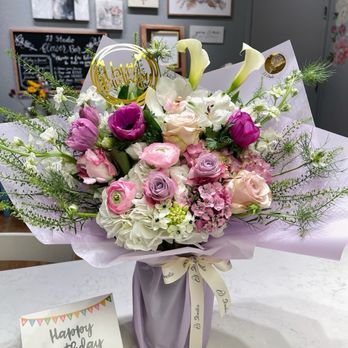 Jj Studio - Large bouquet with vase and wrapping included. - Florists Near Me - Pleasanton, California Jj Studio - Large bouquet with vase and wrapping included. - Florists Near Me - Pleasanton, California