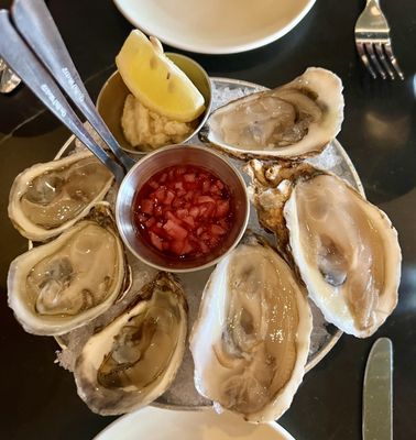 Hugo’s Seafood Bar by null