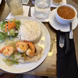 El Turpial Boricua - Grouper with shrimp with delicious white rice and red beans