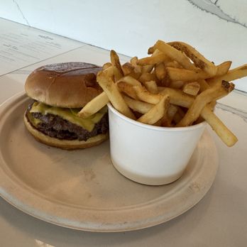 The Hampton Social - Smashburger - Breakfast & Brunch Near Me - Chicago, Illinois