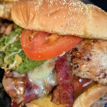 Doc's Backyard Grill - Lonestar chicken sandwich - American Near Me - Sunset Valley, Texas