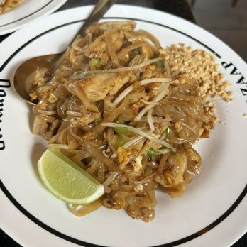 Isan Zaap Thai Cafe - Chicken Pad Thai - Thai Near Me - Orlando, Florida Isan Zaap Thai Cafe - Chicken Pad Thai - Thai Near Me - Orlando, Florida