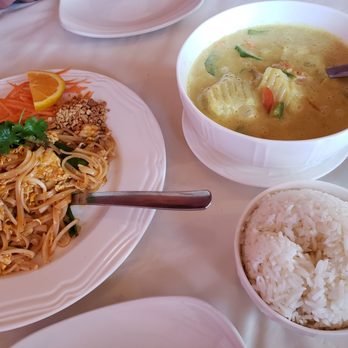Bunn Thai Bistro - Pad thai and yellow curry - Thai Near Me - Grover Beach, California