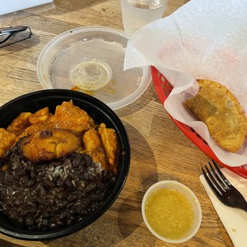 Havana Kitchen - Chino Chicken Curry Bowl or Dish w/ Beef Empanada - Cuban Near Me - Temecula, California