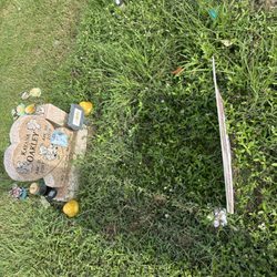 Royal Palm Cemetery - But every other grave site is cut . These people are petty and they don't care.