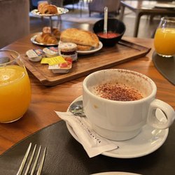 Círculo Gran Vía - While we waited for our omelets