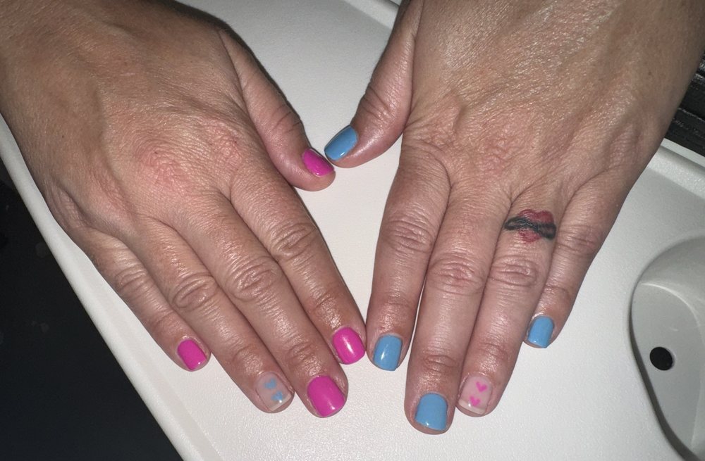 Modern Nails Logo